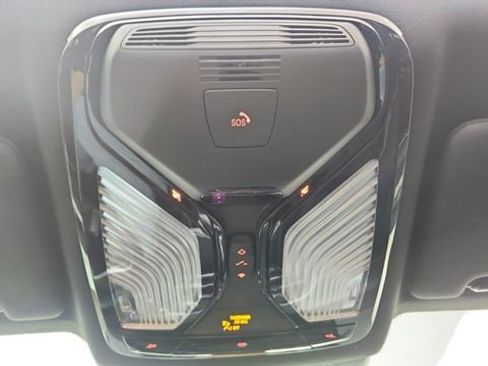 Used 2022 BMW 530e xDrive w/ Executive Package image 59