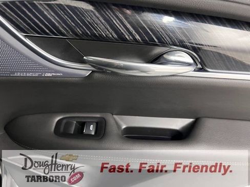 Used 2025 Cadillac XT6 Premium Luxury image 40