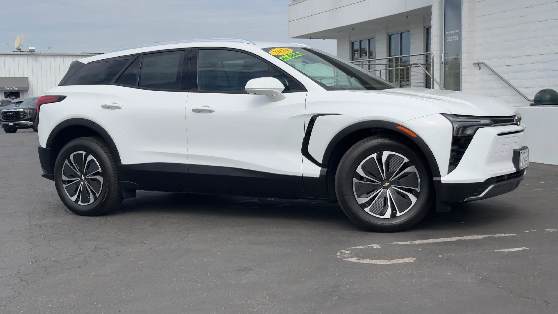 Used 2024 Chevrolet Blazer EV LT AWD/4WD image 2
