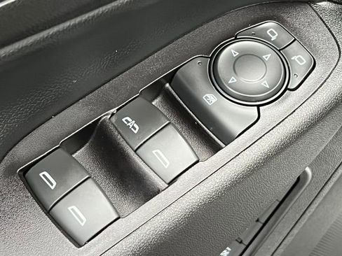 Used 2018 Chevrolet Equinox Premier image 17