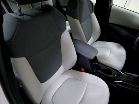 Used 2022 Toyota Corolla LE FWD image 9