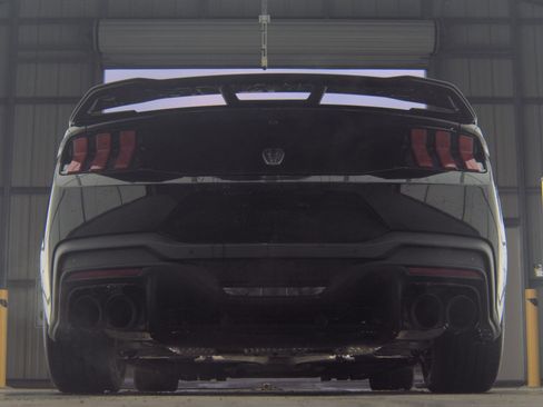 Used 2025 Ford Mustang Dark Horse image 6