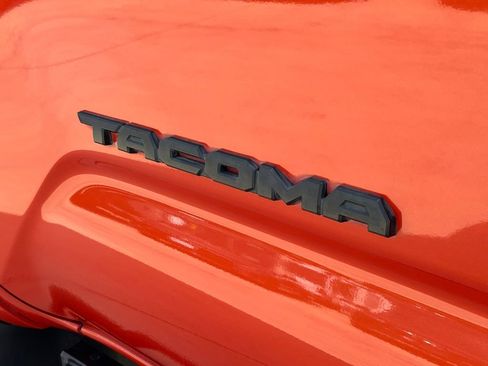 Used 2016 Toyota Tacoma TRD Sport w/ Towing Package AWD/4WD image 16