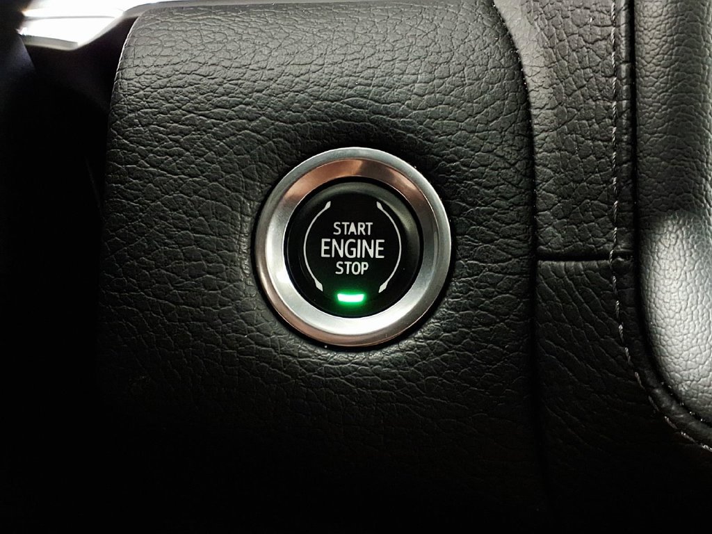 Used 2023 GMC Yukon Denali RWD image 16