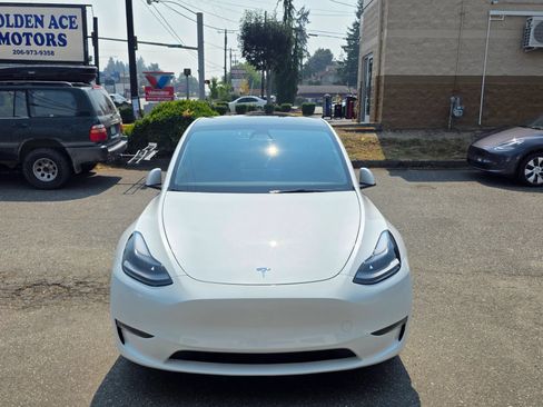 Used 2024 Tesla Model Y Long Range AWD/4WD image 2