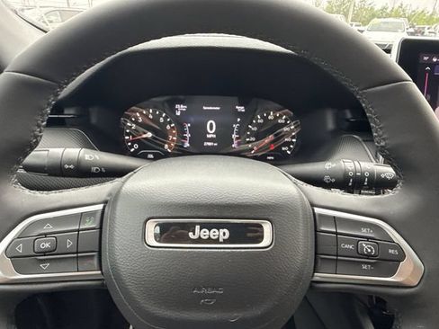 Used 2023 Jeep Compass Latitude w/ Convenience Group AWD/4WD image 11