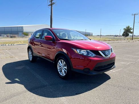 Used 2018 Nissan Rogue Sport S w/ S Appearance Package FWD image 3