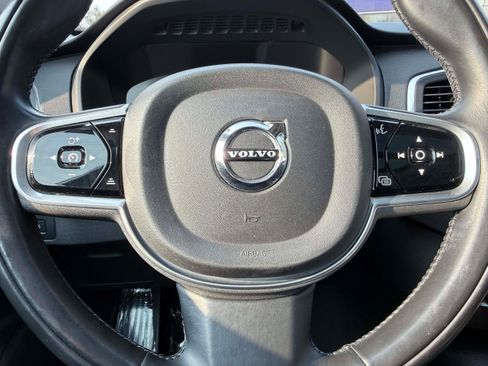 Used 2018 Volvo XC90 T5 Momentum w/ Convenience Package FWD image 3