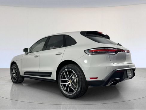 Certified 2025 Porsche Macan AWD/4WD image 3
