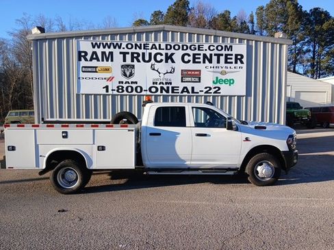 Used 2024 RAM 3500 Tradesman w/ Safety Group image 2