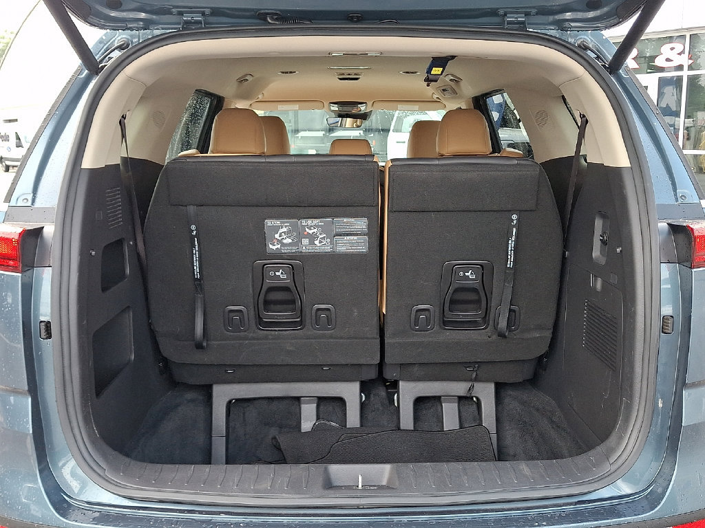 Certified 2024 Kia Carnival EX FWD image 31