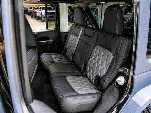Used 2024 Jeep Wrangler Unlimited Rubicon w/ Technology Group AWD/4WD image 83