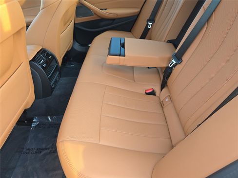 Used 2023 BMW 540i w/ Premium Package image 12