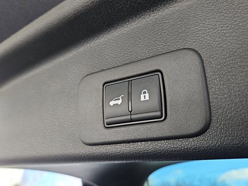 Certified 2025 Nissan Murano SV image 29