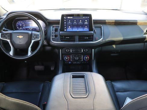 Used 2023 Chevrolet Suburban Premier RWD image 17