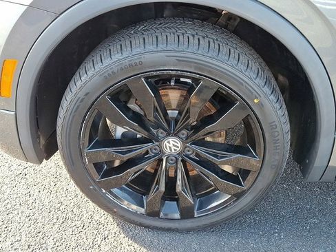 Certified 2021 Volkswagen Tiguan SE R-Line image 9
