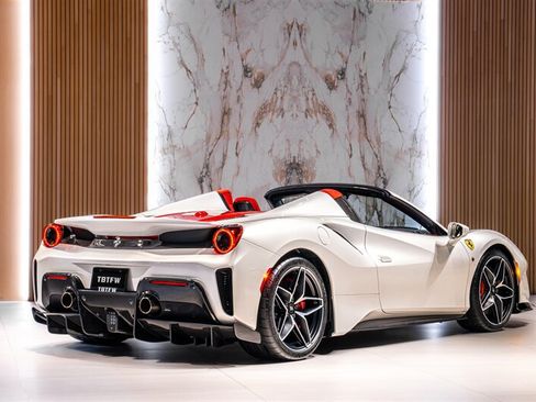 Used 2020 Ferrari 488 Pista Spider RWD image 4