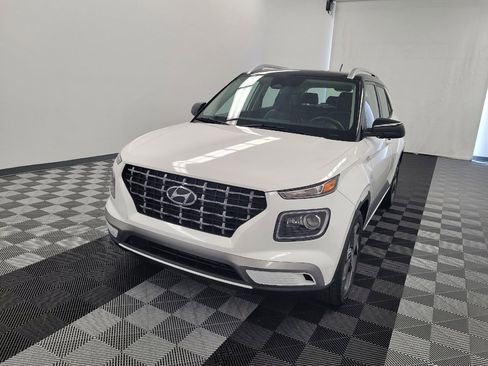 Used 2025 Hyundai Venue Limited FWD image 15