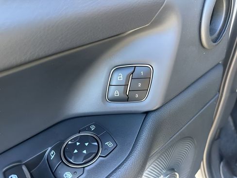 Used 2023 Ford Expedition Limited image 11