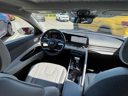 Used 2024 Hyundai Elantra Limited FWD image 4
