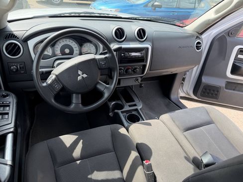 Used 2008 Mitsubishi Raider LS RWD image 10