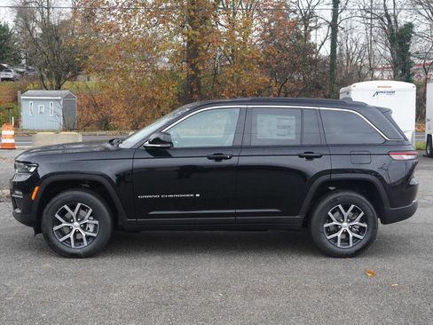 New 2025 Jeep Grand Cherokee Limited w/ Trailer Tow Package image 17