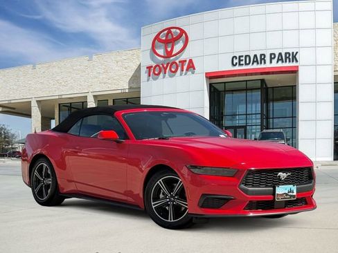 Used 2025 Ford Mustang Convertible RWD image 1