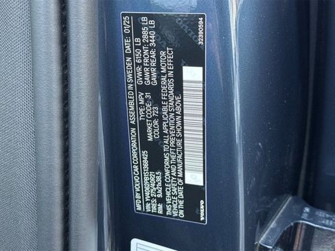 Certified 2025 Volvo XC90 B6 Plus image 30