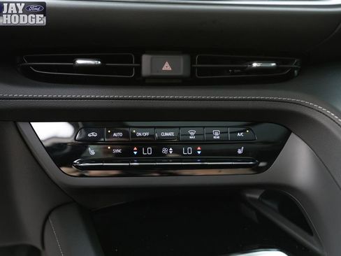 Used 2023 Buick Envision Essence w/ Technology Package I image 21