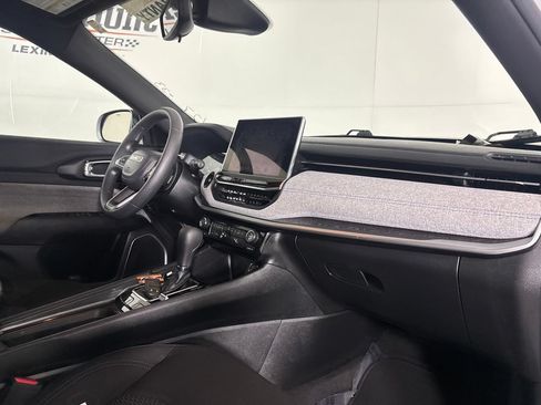 Used 2023 Jeep Compass Sport AWD/4WD image 28
