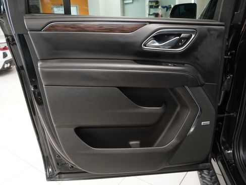 Used 2021 Chevrolet Suburban Z71 w/ Z71 Signature Package AWD/4WD image 29
