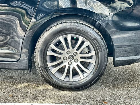 Used 2018 Toyota Sienna XLE Premium image 8