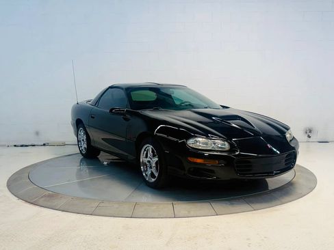 Used 2000 Chevrolet Camaro Z28 w/ SS Performance/Appearance Pkg RWD image 9