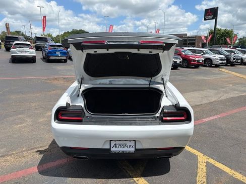 Used 2018 Dodge Challenger SXT Plus RWD image 8