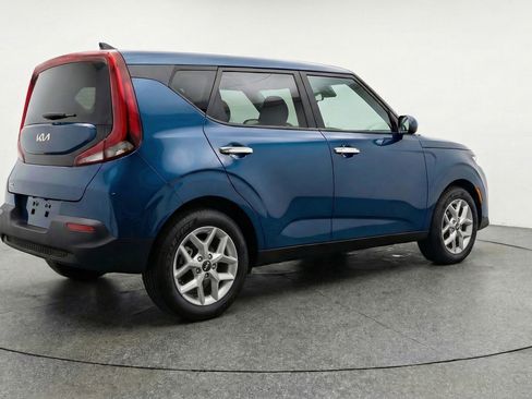 Used 2025 Kia Soul LX w/ LX Technology Package FWD image 9