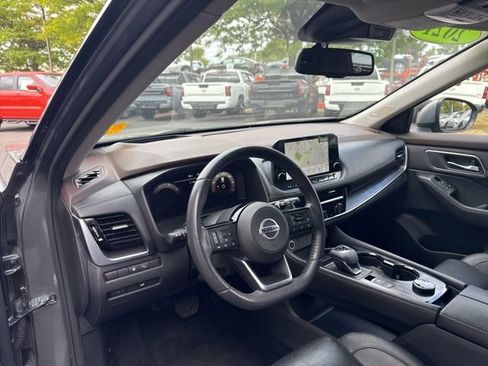 Used 2021 Nissan Rogue Platinum image 11