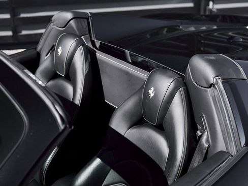 Used 2018 Ferrari 488 Spider image 15