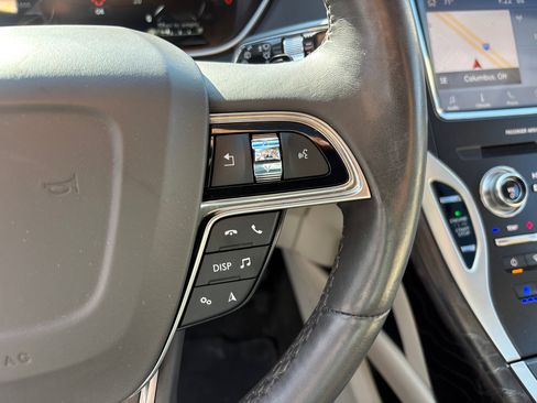 Used 2019 Lincoln Nautilus Reserve FWD image 18