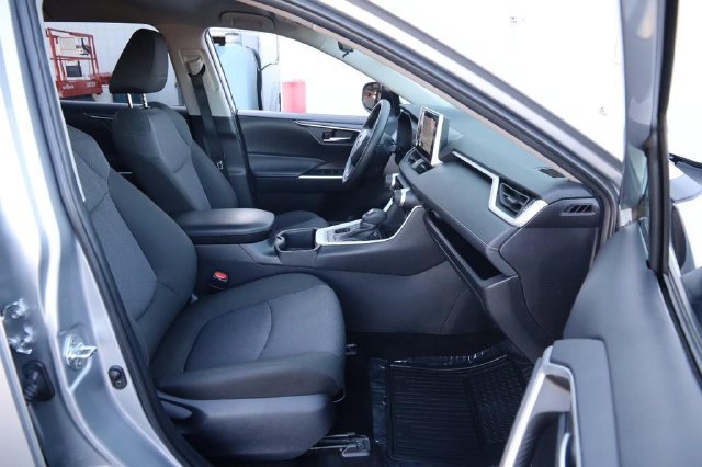 Used 2025 Toyota RAV4 XLE AWD/4WD image 26