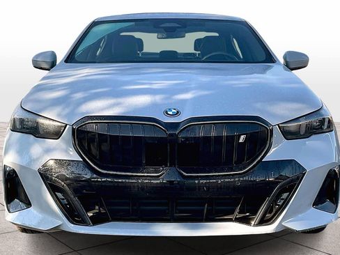 Used 2025 BMW i5 eDrive40i w/ M Sport Package image 3