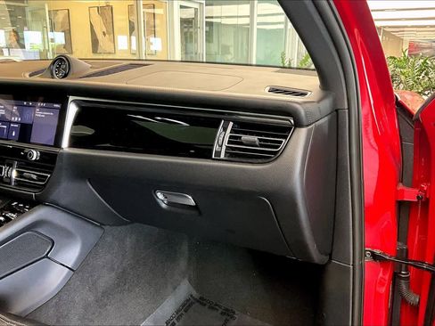 Used 2024 Porsche Macan Turbo image 18