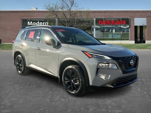 Used 2023 Nissan Rogue SV w/ SV Premium B Package image 4