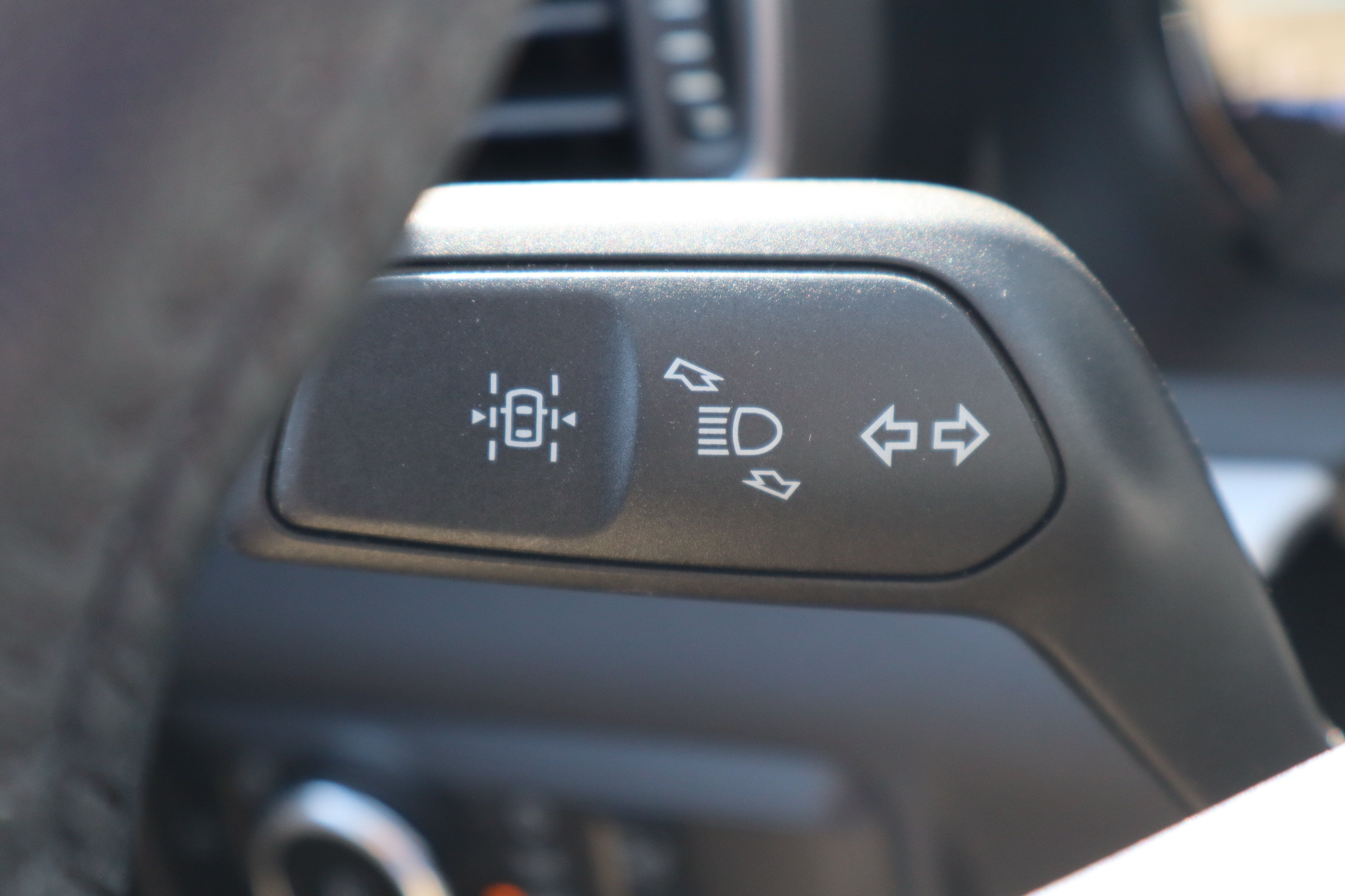 Used 2024 Ford Explorer XLT w/ Equipment Group 202A AWD/4WD image 18