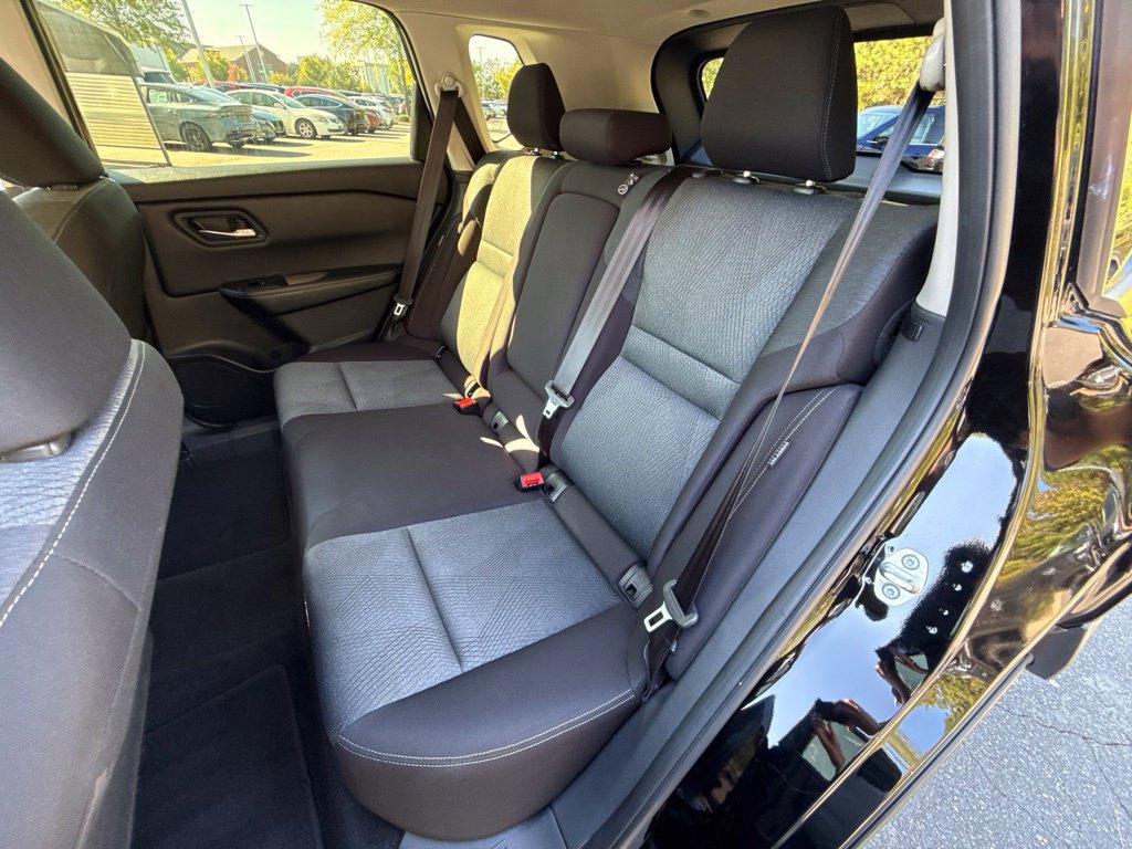 Used 2025 Nissan Rogue SV FWD image 27