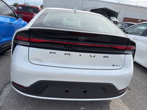 Used 2025 Toyota Prius LE image 6
