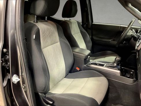 Used 2022 Toyota Tacoma TRD Sport image 29