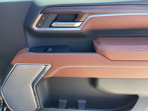 Certified 2025 GMC Sierra 2500 Denali Ultimate image 11