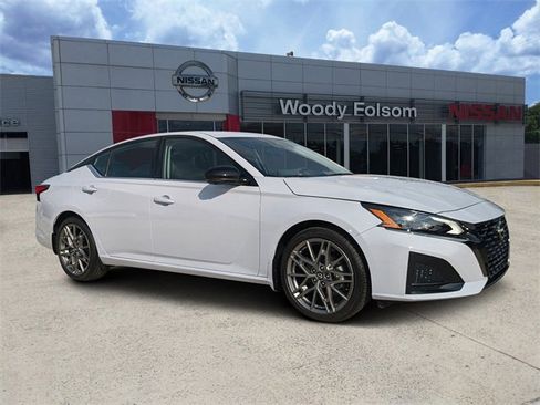 Certified 2024 Nissan Altima 2.0 SR image 1