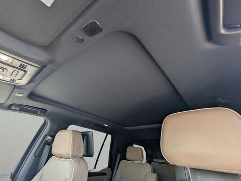 Used 2021 Chevrolet Tahoe Premier w/ Premium Package RWD image 28