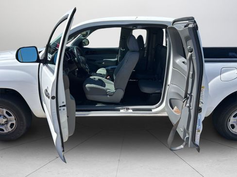 Used 2015 Toyota Tacoma 2WD Access Cab w/ Convenience Package image 11